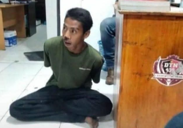 Foto:Tampan pembunuh orang tuanya sendiri 